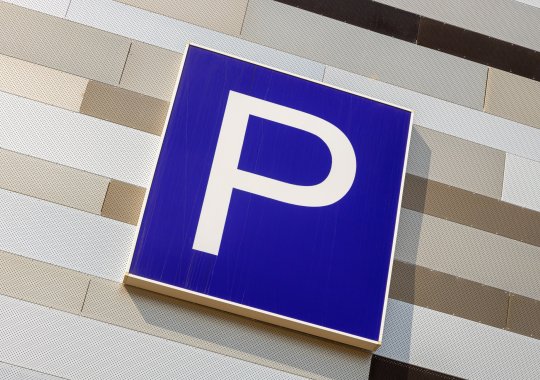 Nová pravidla stání v Itálii: variabilní časová omezení, dvojitá platba a penále za neplatné jízdenky.