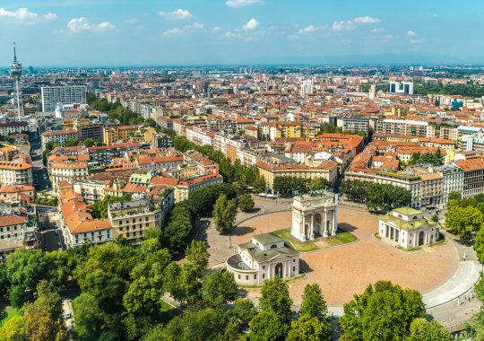 Miláno pro singly, Neapol pro finančníky, Bologna pro životní prostředí: moderní trendy v oblasti bydlení do roku 2025–2026.