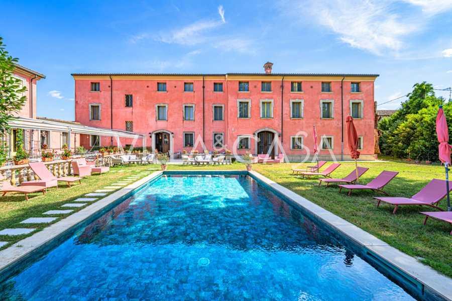Luxusní hotel v Reggio Emilia.