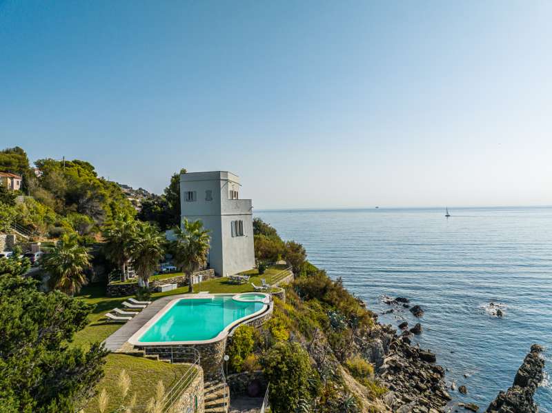 Ligurie: vila s vlastní pláží