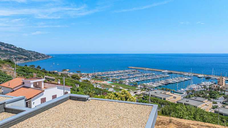 Moderní vila v Santo Stefano al Mare.