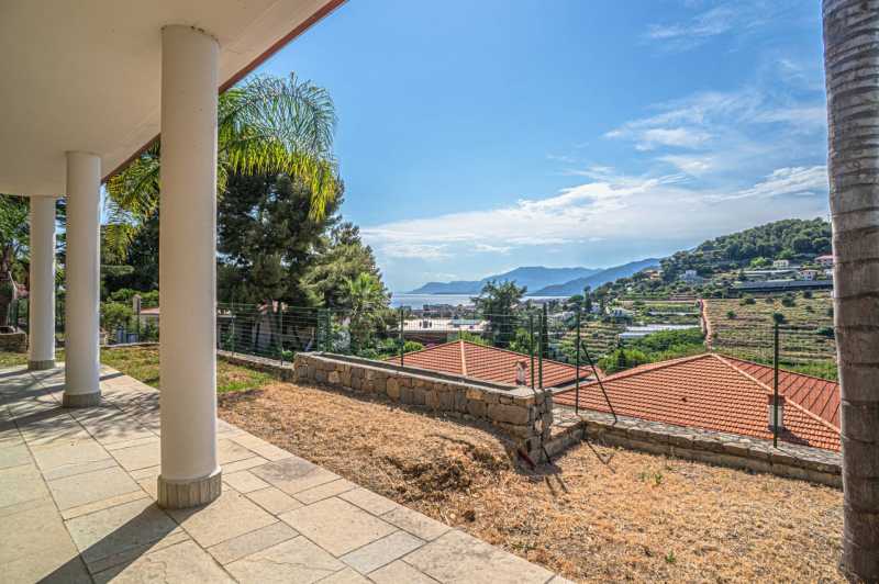 Moderní vila s výhledem na moře v Bordigheře.