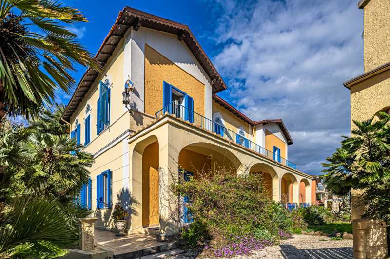 Zakoupit obydlí, rezidence a apartmány na prodej ve městě Santa Marinella, Lazio.