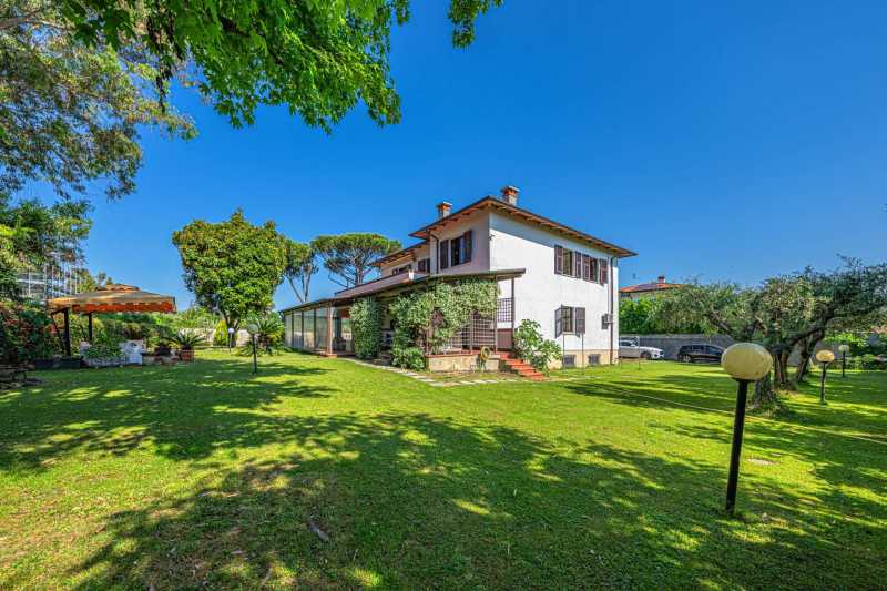 Vila premium na trhu v Marině di Carrara