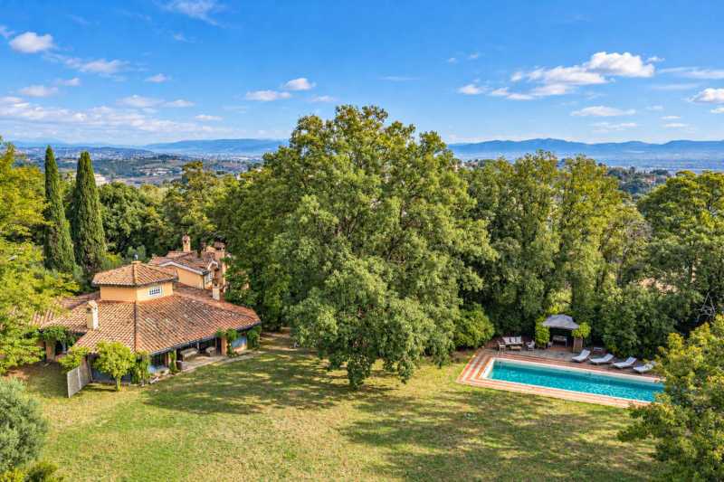 Vila s bazénem a panoramatickým výhledem v Římě na prodej