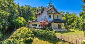 Luxusní vila u jezera Maggiore ve Strese na prodej.