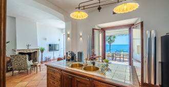 Historická exkluzivní vila u moře v Santa Marinella, Řím.