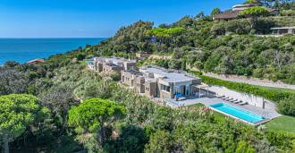 Moderní vila s bazénem v Punta Ala, pronájem.