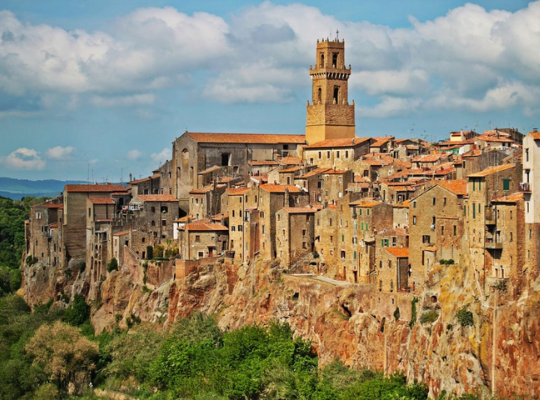 Pitigliano - italské město duchů v jižním Toskánsku 2021