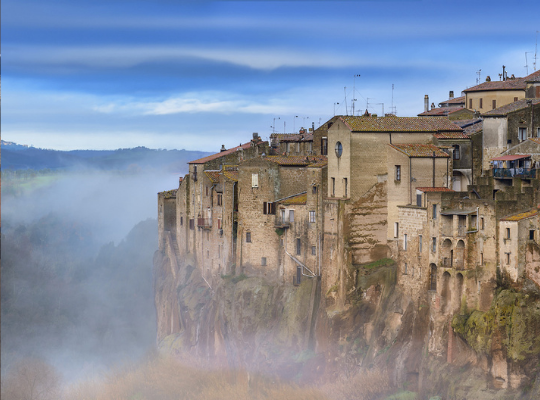 Pitigliano město přírodních skal a jeskyní